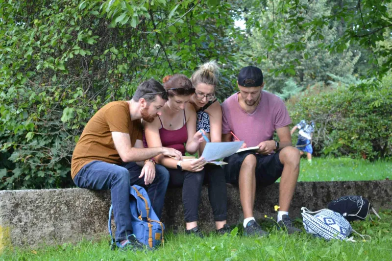 SHOTT - Tajemství skláren (2021) - foto 6